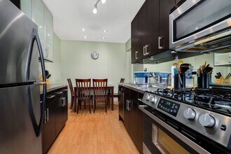 5101 Carriage Way Dr in Rolling Meadows, IL - Building Photo - Building Photo
