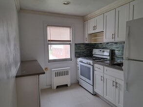 148 Vanderburgh Ave, Unit 148B Vanderburgh in Rutherford, NJ - Foto de edificio - Building Photo