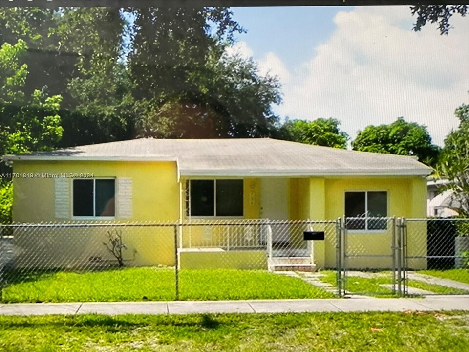 124 NE 118th St in Miami, FL - Building Photo