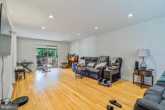 212 Lafayette Ave in Magnolia, NJ - Foto de edificio - Building Photo
