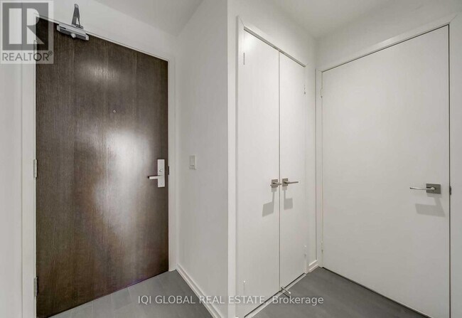 70 Temperance St in Toronto, ON - Building Photo - Building Photo