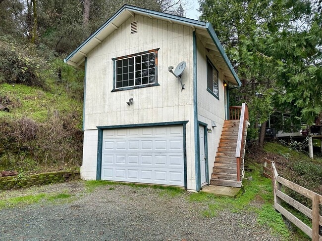 16250 Brewer Rd in Grass Valley, CA - Building Photo - Building Photo