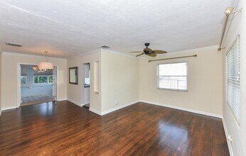 340 Russlyn Dr in West Palm Beach, FL - Building Photo - Building Photo