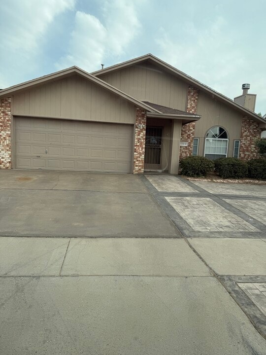 11880 David Forti Dr in El Paso, TX - Foto de edificio