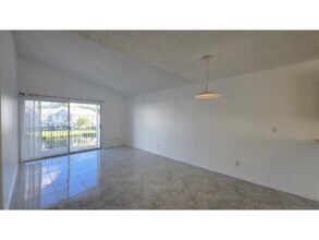2520 Woodgate Blvd in Orlando, FL - Foto de edificio - Building Photo