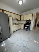 76 W 45th St in Bayonne, NJ - Building Photo - Building Photo