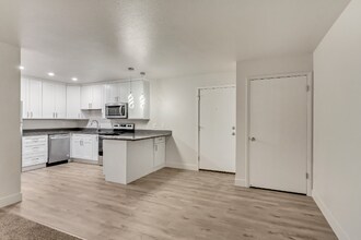 172 W Clinton Ave in Salt Lake City, UT - Building Photo - Building Photo