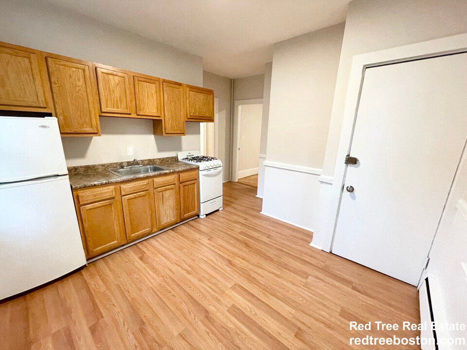 1572 Tremont St, Unit 3 in Boston, MA - Foto de edificio