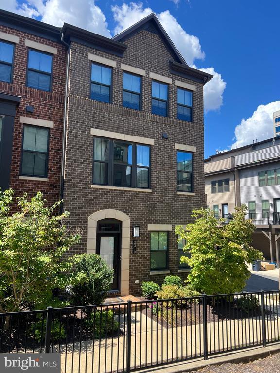 2319 Water Promenade Ave