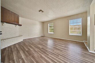 13159 High Star Dr in Houston, TX - Foto de edificio - Building Photo