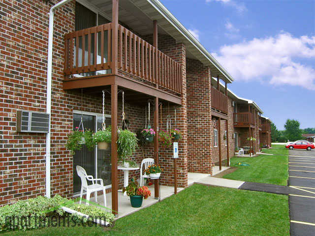 Hometown Apartments in Green Bay, WI - Building Photo