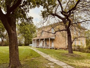 7827 Old 77 Hwy in Milford, KS - Foto de edificio - Building Photo