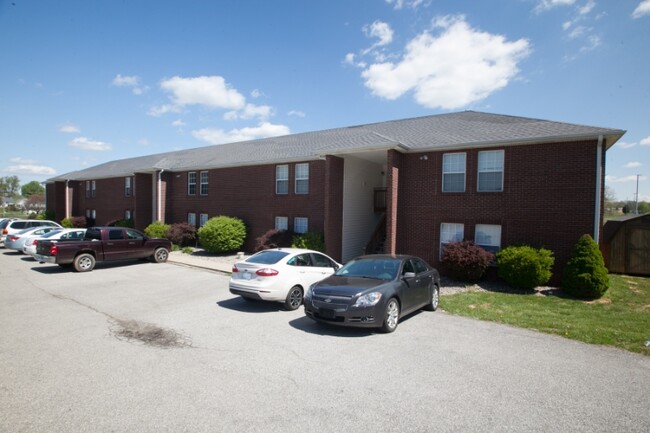 104 Landon Dr in Irvington, KY - Foto de edificio - Building Photo