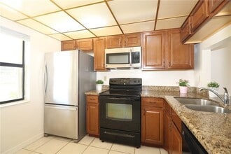 10013 Winding Lake Rd, Unit 102 in Sunrise, FL - Building Photo - Building Photo