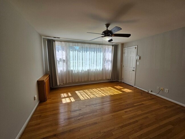 property at 1140 W Barry Ave