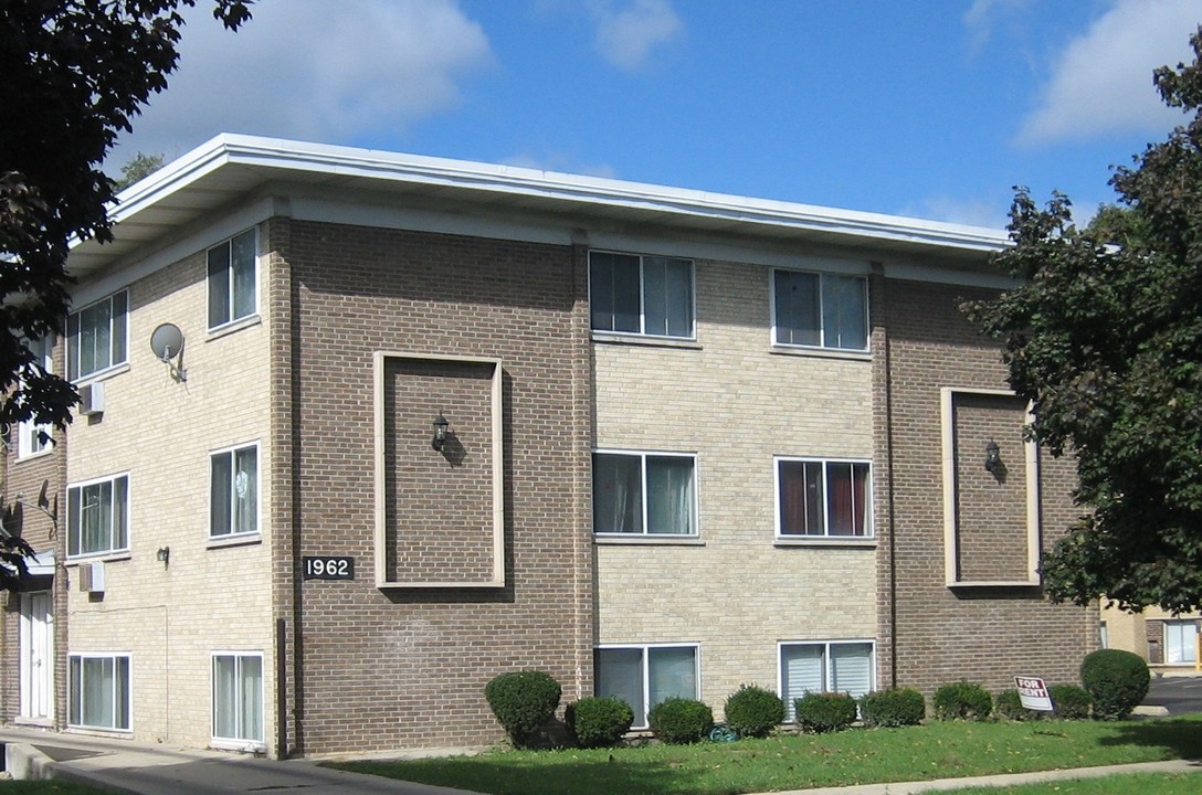 1962 N 18th Ave in Melrose Park, IL - Foto de edificio