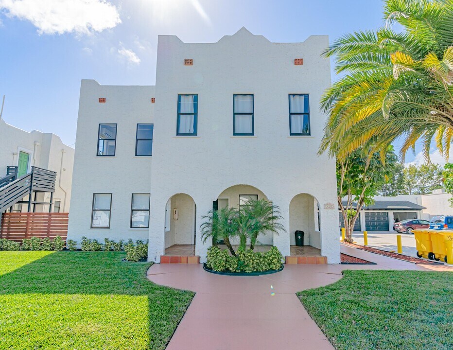420 Kanuga Dr in West Palm Beach, FL - Building Photo