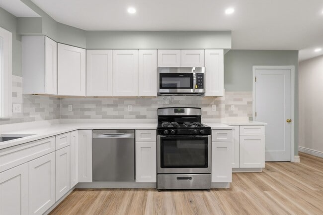 8 1/2 Intervale St in Quincy, MA - Building Photo - Building Photo