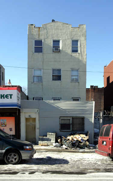 270 Throop Ave in Brooklyn, NY - Building Photo