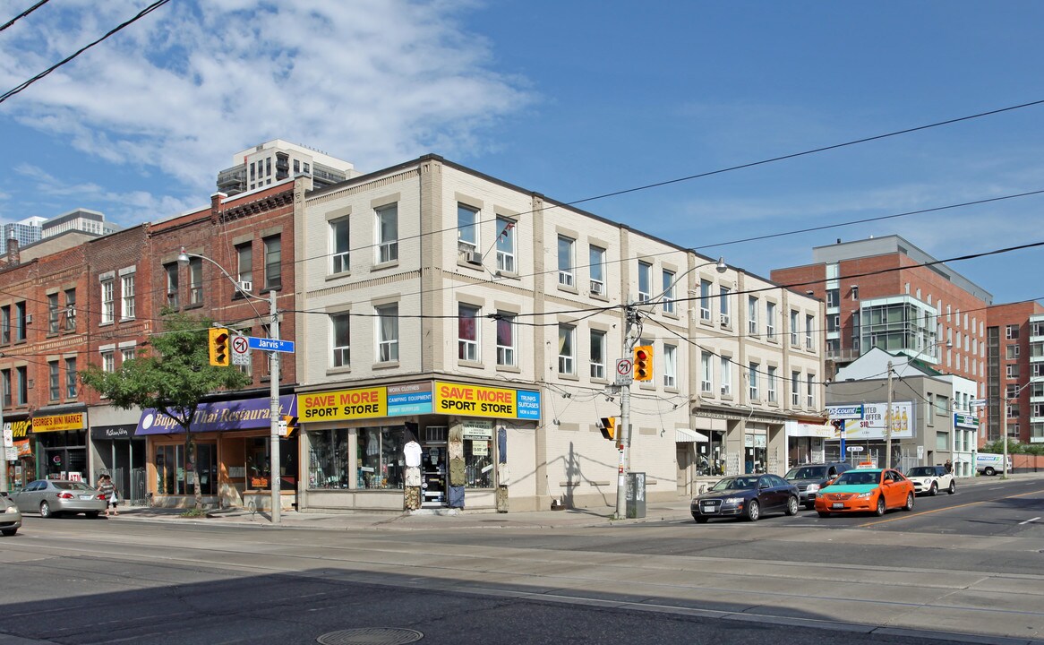 114 Queen St E in Toronto, ON - Building Photo
