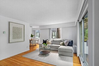 2225 W 8th Ave in Vancouver, BC - Building Photo - Building Photo