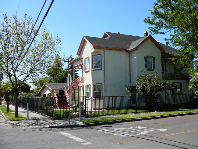 311 S Laurel St in Stockton, CA - Building Photo - Building Photo