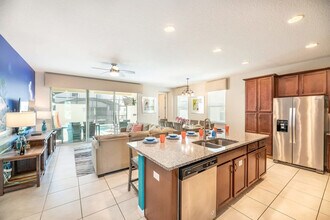 1602 Carey Palm Cir in Kissimmee, FL - Foto de edificio - Building Photo