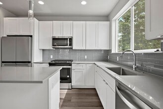 5305 W 12th Ave in Lakewood, CO - Building Photo - Building Photo