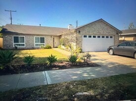 1403 E Chalynn Ave in Orange, CA - Building Photo