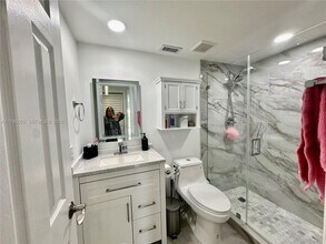 1200 SW 113th Terrace in Pembroke Pines, FL - Foto de edificio - Building Photo