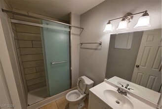 5440 S Swenson St in Las Vegas, NV - Building Photo - Building Photo