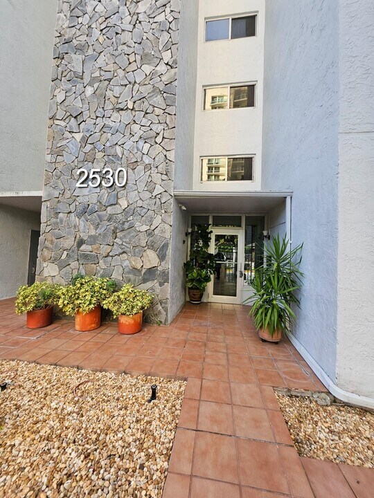 2530 SW 3rd Ave in Miami, FL - Foto de edificio