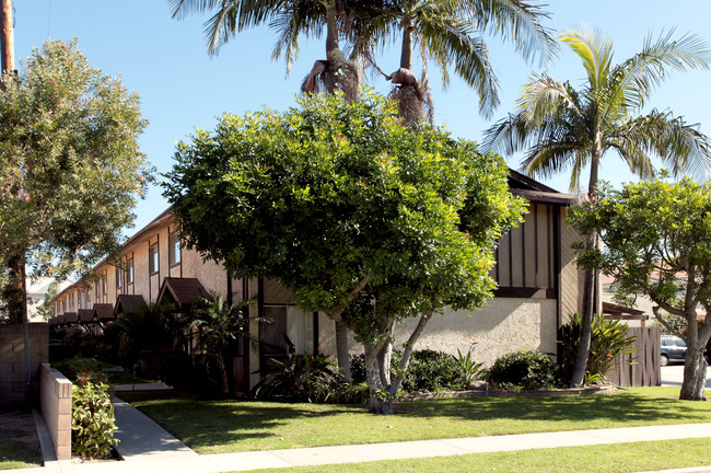 17820 Alburtis Ave in Artesia, CA - Foto de edificio - Building Photo