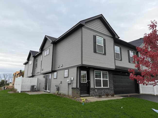 5285 Long Pointe Pass in Woodbury, MN - Building Photo - Building Photo