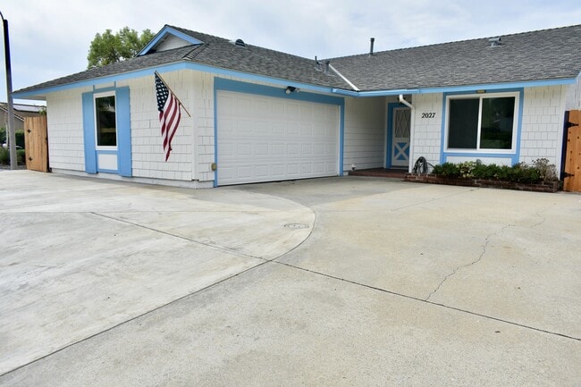 2027 Fuerte Ln in Escondido, CA - Building Photo - Building Photo