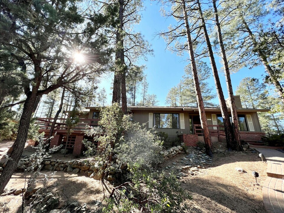 1404 Pine Tree Ln in Prescott, AZ - Building Photo