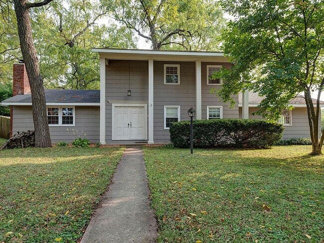 property at 916 W Valley Ct