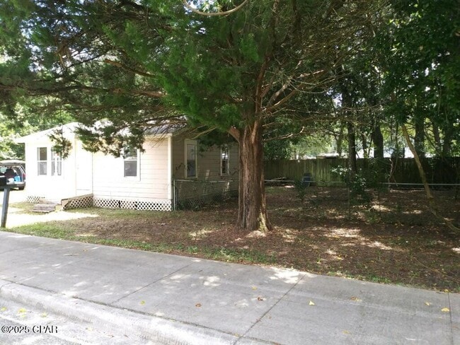 5120 E 11th St in Panama City, FL - Building Photo - Building Photo