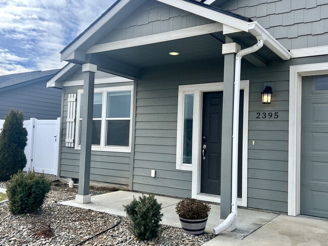 2395 Chelan St in Ephrata, WA - Foto de edificio - Building Photo