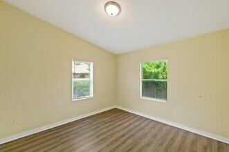 10001 Lucore St in Houston, TX - Building Photo - Building Photo