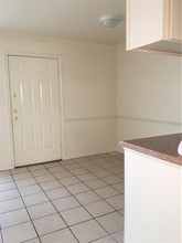 Los Pinos Apartments in Houston, TX - Building Photo - Building Photo