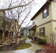 1254 E Winding Creek Dr in Eagle, ID - Building Photo - Building Photo