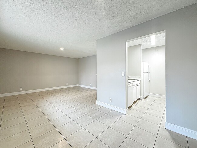 719 Meadows Cir in Boynton Beach, FL - Building Photo - Building Photo
