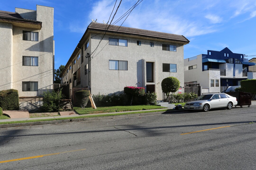 901 E Lomita Ave in Glendale, CA - Foto de edificio