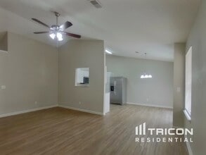 220 Crimson Oak Dr in Lexington, SC - Foto de edificio - Building Photo