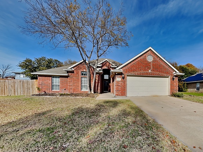 2200 Driskell Dr in Corinth, TX - Building Photo