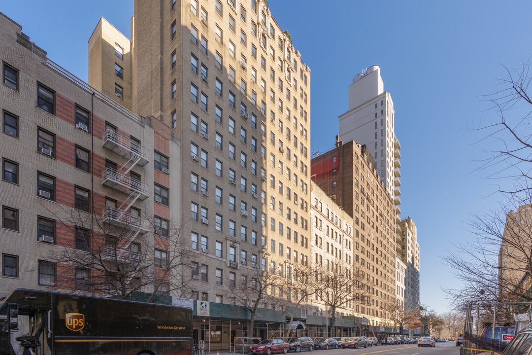 41 W 96th St in New York, NY - Building Photo