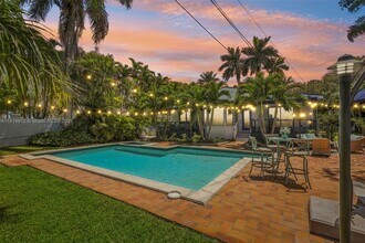 5703 SW 83rd St in Miami, FL - Building Photo - Building Photo