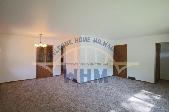 8526 W Appleton Ave-Unit -Upper Unit in Milwaukee, WI - Building Photo - Building Photo