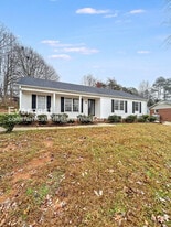 561 Brightsfield Ct in Rural Hall, NC - Building Photo